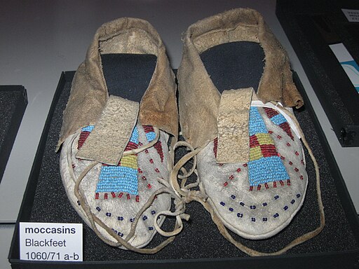 blackfeet tribe facts moccasins